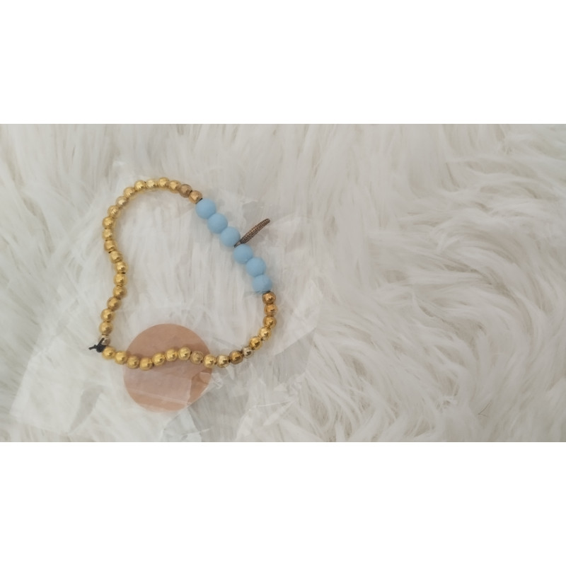 pulsera dorada con bolitas azul y pluma dorada(en el precio no están incluidos los gastos de envio)